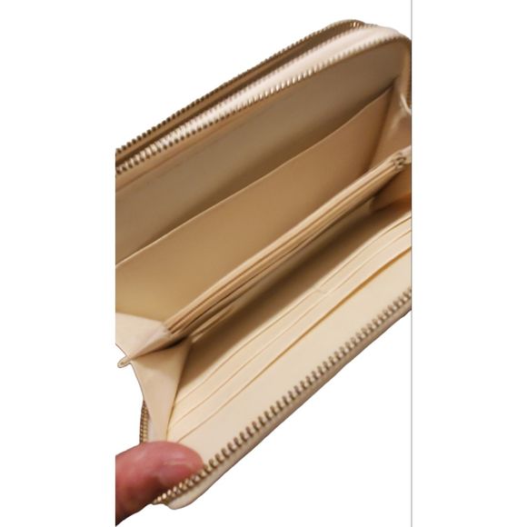 Vintage-Inspired Crossbody Wallet - Picture 4 of 5